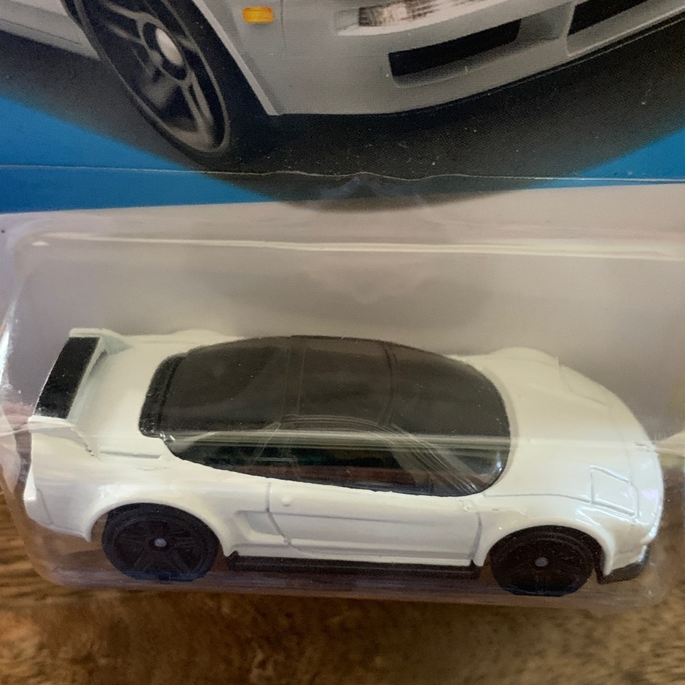 Mattel Hot Wheels '90 Acura NSX White Die-Cast Car - Picture 6 of 6